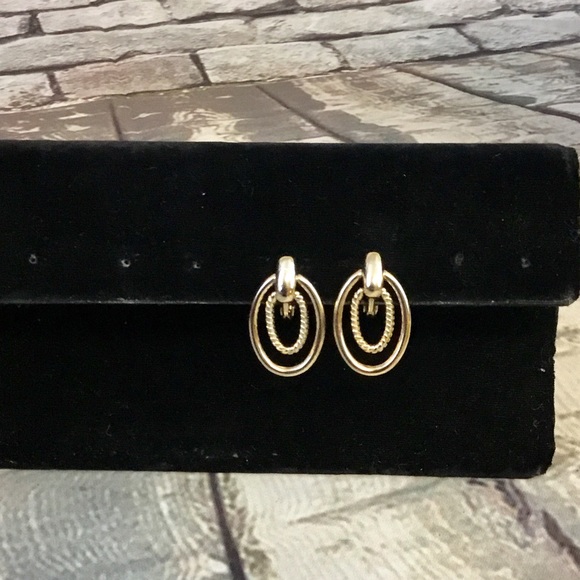 3/$20 Vintage JJG Double Loop Clip Gold Tone On Earrings - Picture 2 of 5